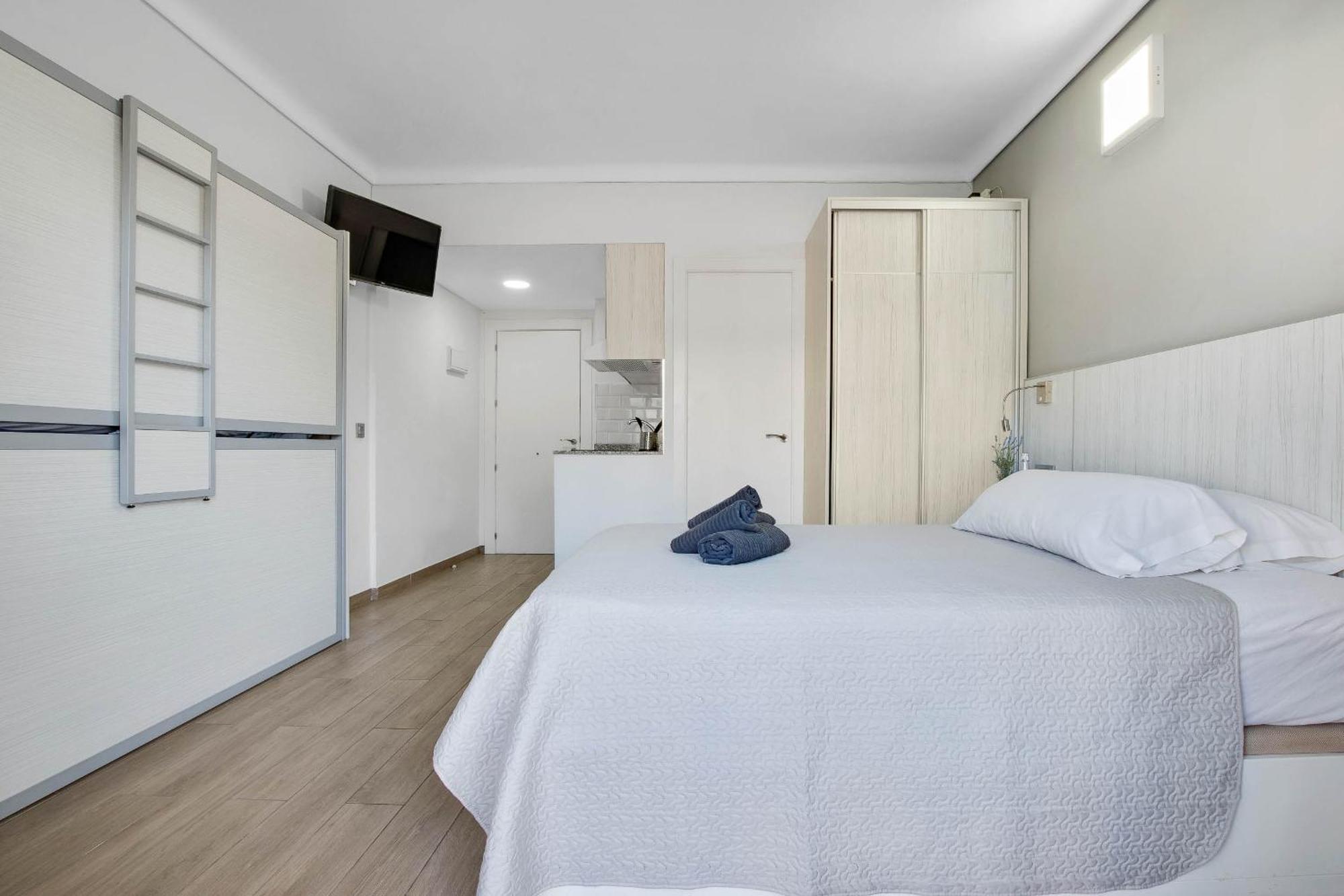 Carihuela Palace 418 By Ivi Real Estate Torremolinos Extérieur photo